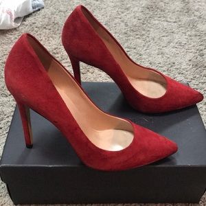 Enzo Angiolini red pumps! Sexy